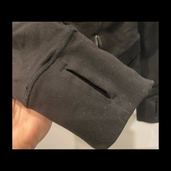 Woman’s Lululemon jacket size 12 black - Picture 4 of 5